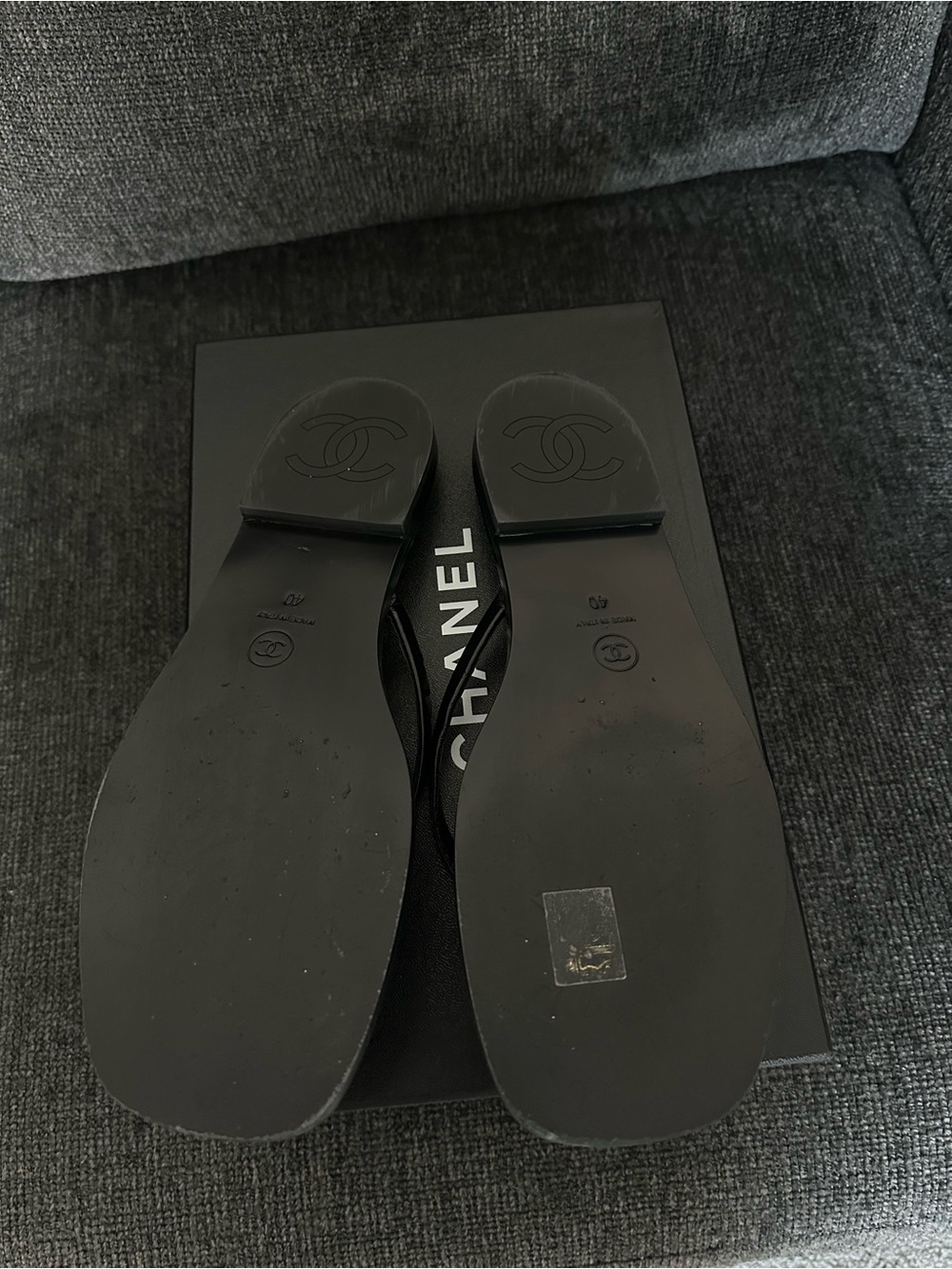 Chanel 2026 Metiers D’Art black thongs sandals shoes EU40 US9 - Picture 5 of 9